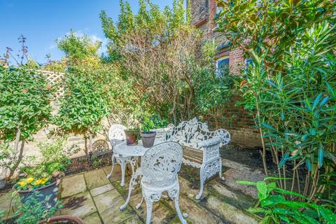 5 bedroom house to rent, Wandsworth Bridge Road, London, SW6