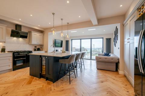 3 bedroom terraced house for sale, Krumlin Road, Halifax HX4