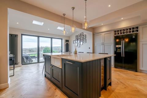 3 bedroom terraced house for sale, Krumlin Road, Halifax HX4