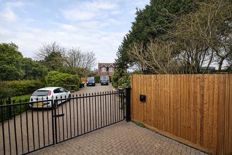 4 bedroom property with land for sale, The Common, West Drayton