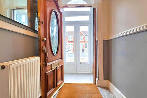 5 bedroom terraced house for sale, Aberdour Rd, Seven Kings, IG3 9SA
