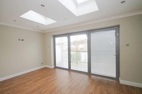 4 bedroom semi-detached house for sale, Ridding Lane, Greenford