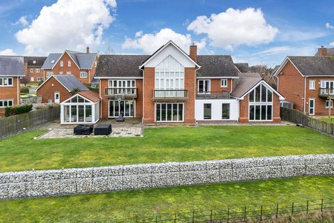 5 bedroom detached house for sale, Ferndown Way, Wychwood Park, Weston