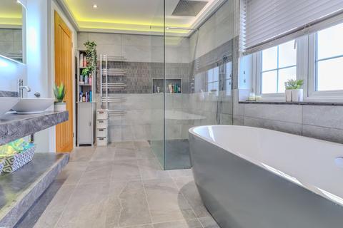 4 bedroom detached house for sale, Long Lane, Coalville, LE67