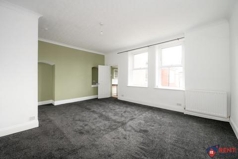2 bedroom apartment to rent, Rayleigh Grove, Gateshead