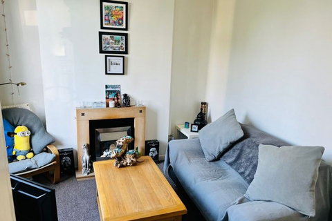 2 bedroom house to rent, Brighton Street, Bury BL9