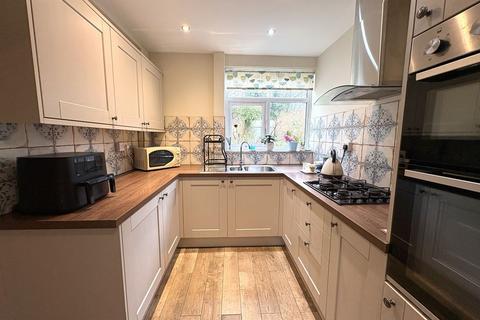 3 bedroom semi-detached house for sale, Ribbesford Avenue, Wolverhampton