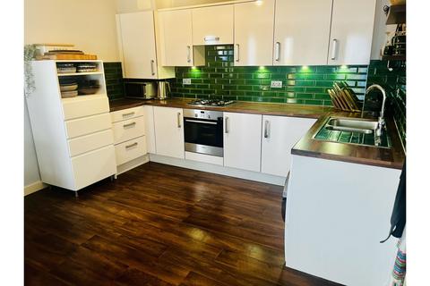 Flat for sale, 1 Cairns Avenue, London, SW16