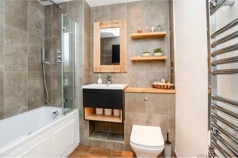 Flat for sale, 1 Cairns Avenue, London, SW16