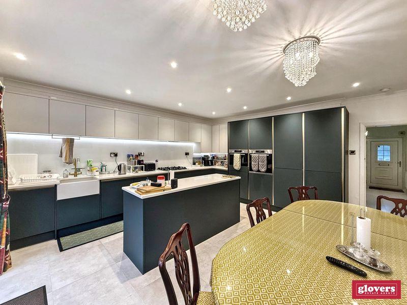Dining kitchen
