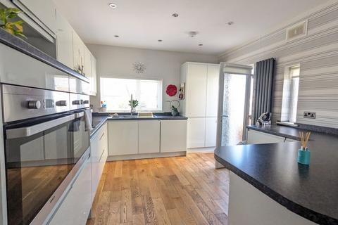 2 bedroom bungalow for sale, Vincent Avenue, Llandudno