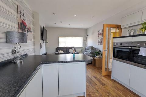 2 bedroom bungalow for sale, Vincent Avenue, Llandudno