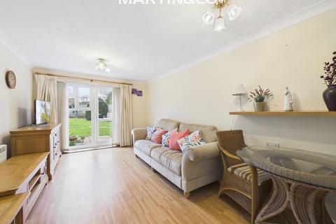 1 bedroom ground floor flat for sale, Manor Farm Court, Egham TW20