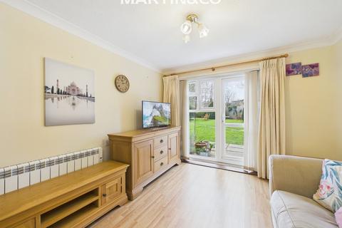 1 bedroom ground floor flat for sale, Manor Farm Court, Egham TW20
