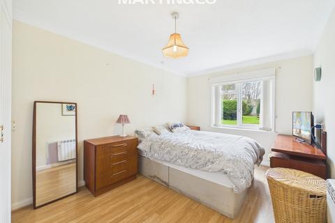 1 bedroom ground floor flat for sale, Manor Farm Court, Egham TW20