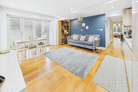 3 bedroom apartment for sale, COULSDON ROAD - CATERHAM ON THE HILL