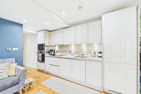 3 bedroom apartment for sale, COULSDON ROAD - CATERHAM ON THE HILL