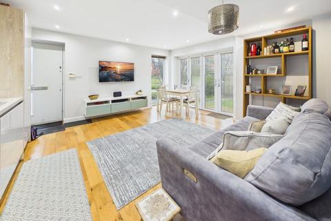 3 bedroom apartment for sale, COULSDON ROAD - CATERHAM ON THE HILL