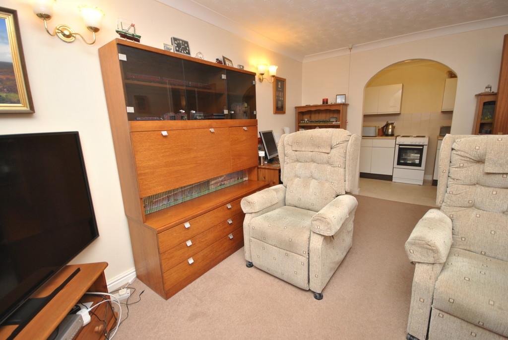 Lounge/Dining