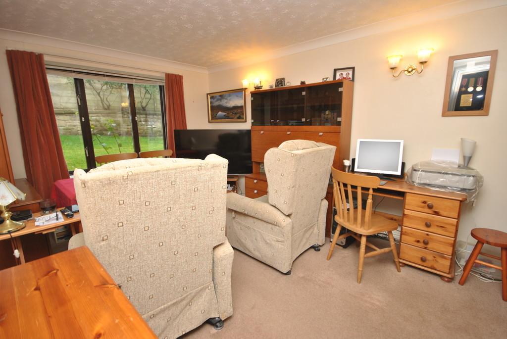 Lounge/Dining