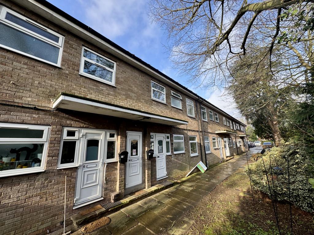 Two bedroom ground floor flat - For sale by aucti