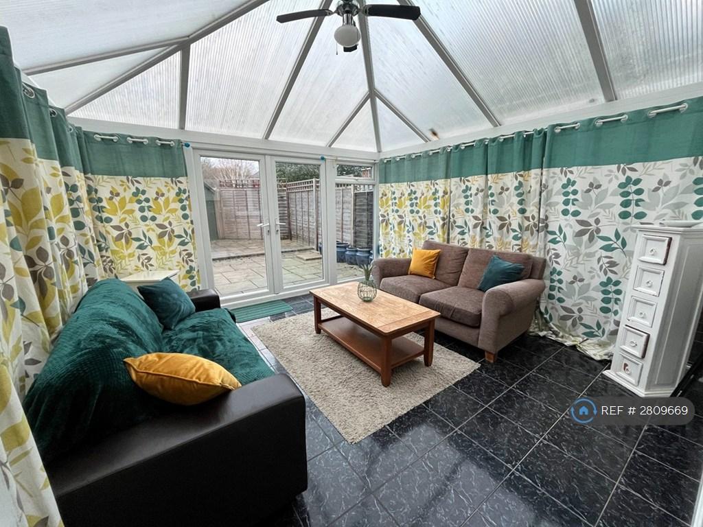 Huge, Comfortable Conservatory.