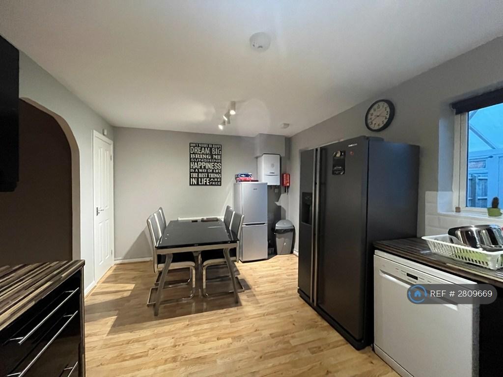 Kitchen/Diner With Ample Space To Eat Together..