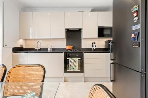 2 bedroom maisonette to rent, Elizabeth Avenue, London