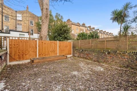 2 bedroom maisonette to rent, Elizabeth Avenue, London
