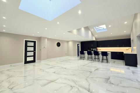 5 bedroom detached house for sale, Warburton Close, Harrow