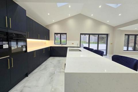 5 bedroom detached house for sale, Warburton Close, Harrow