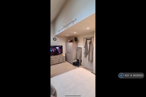 1 bedroom in a house share to rent, Artisan Mews, London, NW10