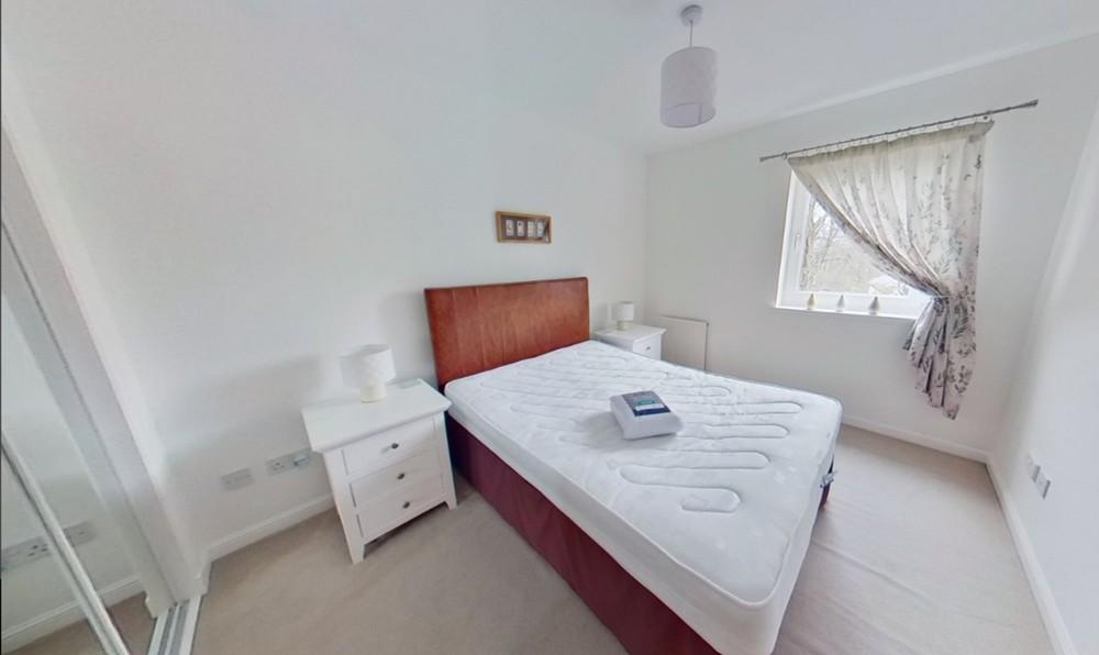 LL − photo − bedroom