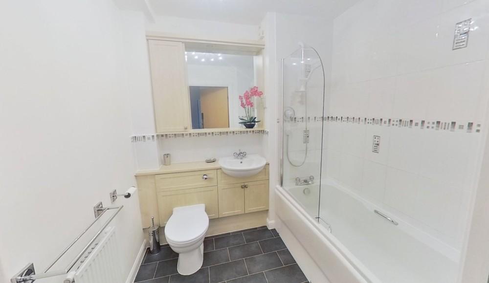 LL − photo − bathroom