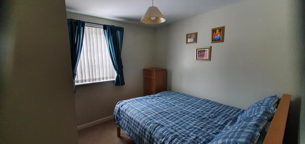 Bedroom r