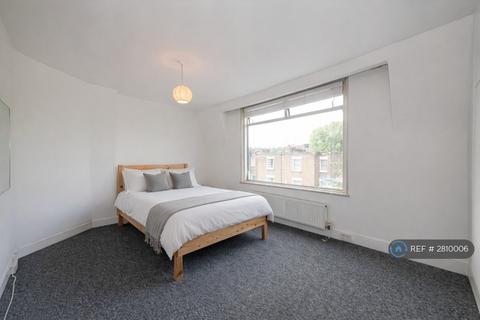 2 bedroom flat to rent, Middle Lane, London, N8