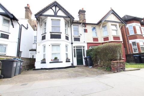 2 bedroom flat to rent, Oakfield Road, Croydon, CR0