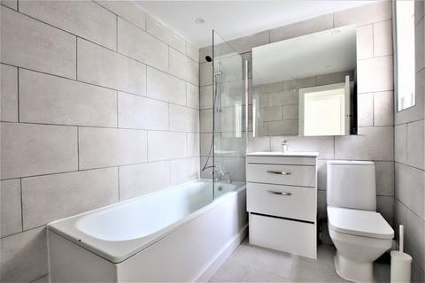 2 bedroom flat to rent, Oakfield Road, Croydon, CR0