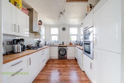 3 bedroom apartment for sale, Hythe Road, Thornton Heath, CR7
