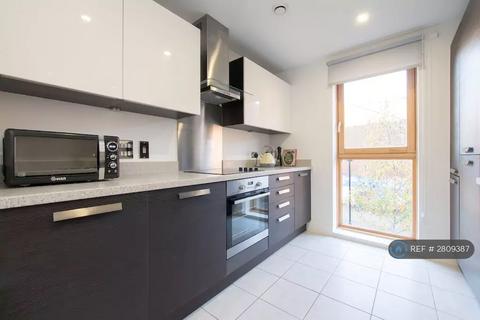 3 bedroom flat to rent, Basin Mill Apartments, London, E2