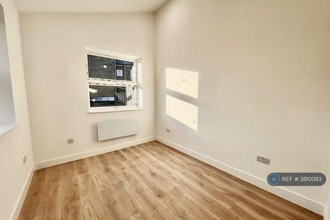 1 bedroom flat to rent, High Road, London, E18