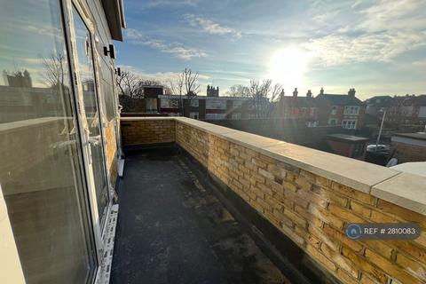 1 bedroom flat to rent, High Road, London, E18