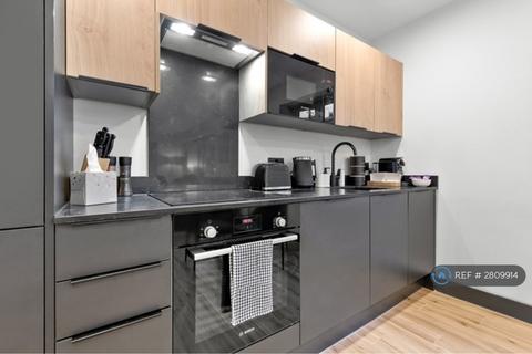 1 bedroom flat to rent, High Road, London, N12