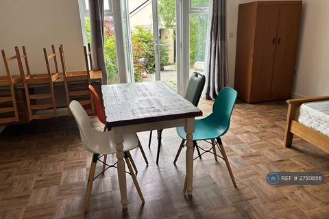5 bedroom terraced house to rent, Henry Shute Road, Bristol, BS16