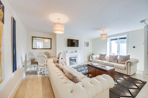 1 bedroom property to rent, Golf Open 2026 - Westcliffe Road, Birkdale - Sleeps Two One Bed Apt