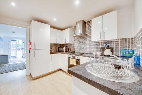 1 bedroom property to rent, Golf Open 2026 - Westcliffe Road, Birkdale - Sleeps Two One Bed Apt