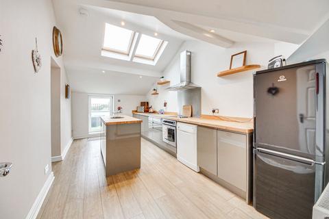 3 bedroom property to rent, Golf Open 2026 - Westcliffe Road, Birkdale - Sleeps Six Three Bedroom Apt