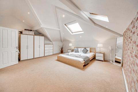 3 bedroom property to rent, Golf Open 2026 - Westcliffe Road, Birkdale - Sleeps Six Three Bedroom Apt