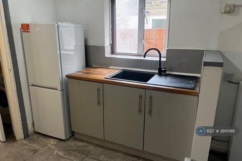 1 bedroom in a flat share to rent, Plaistow, London, E13