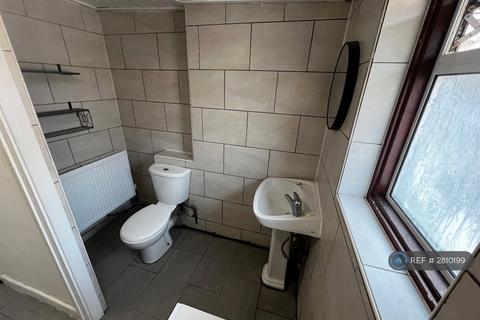 1 bedroom in a flat share to rent, Plaistow, London, E13
